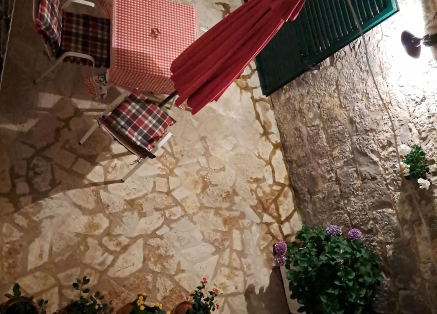 House Little Flower تروغير بيت للعطل